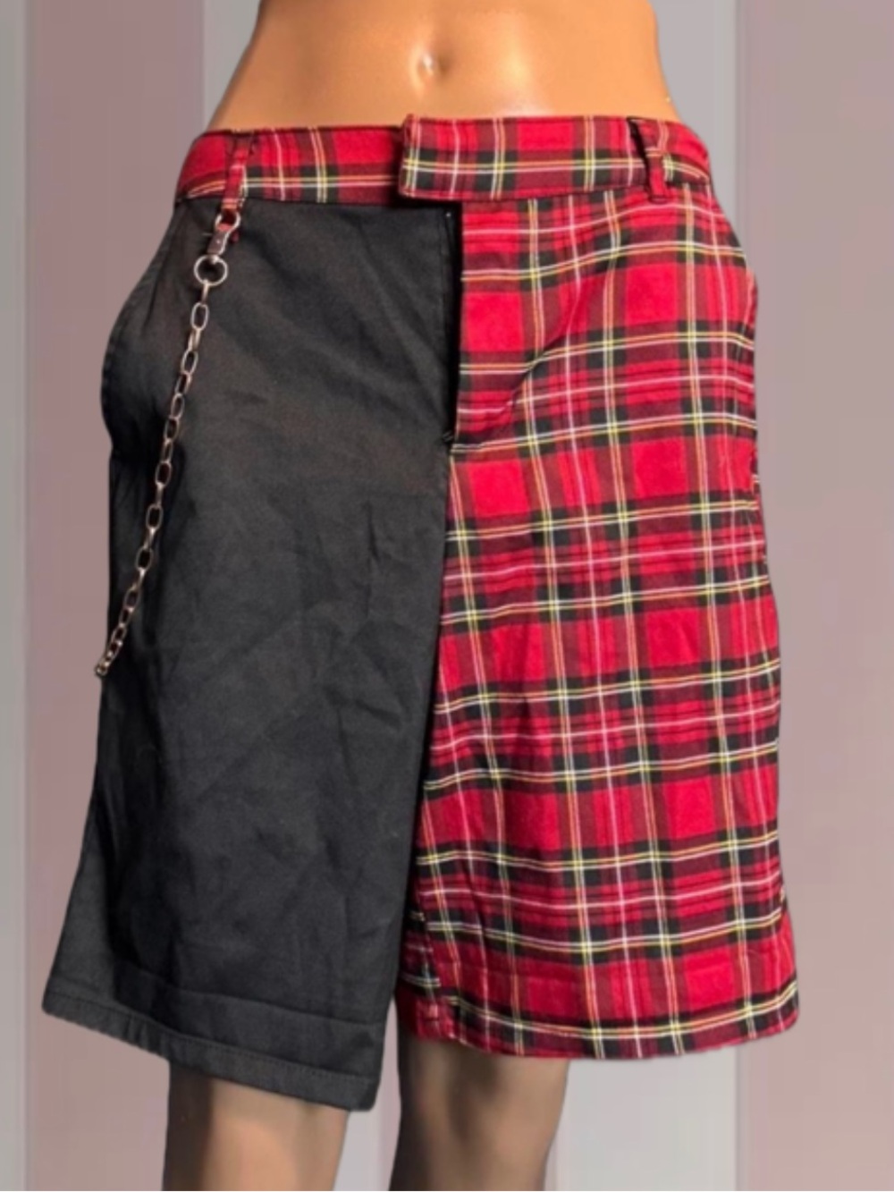Hot topic Y2K grunge punk red black plaid shorts with chain